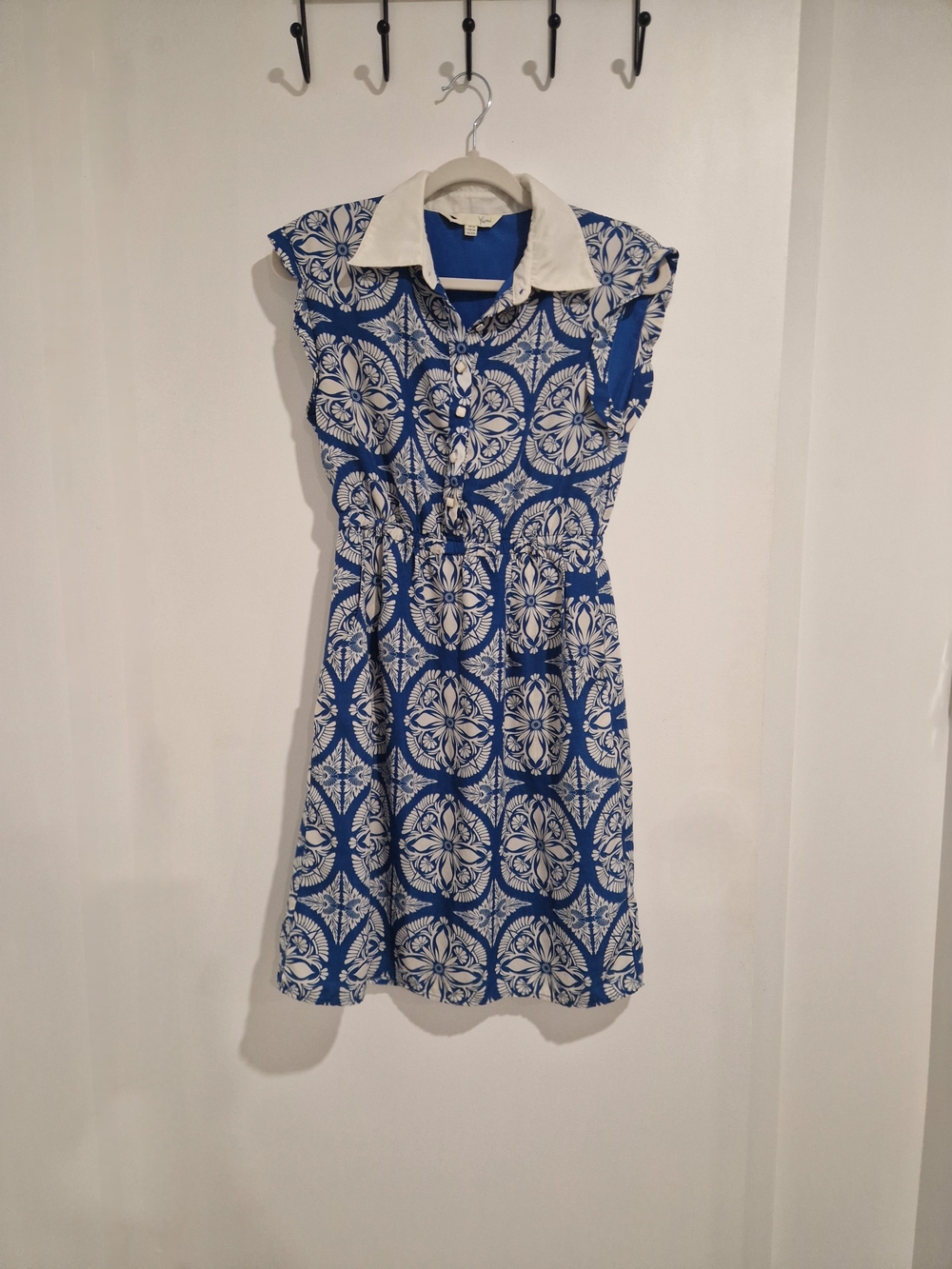 Yumi Blue and White Printed Shirt-Collar Midi Dress with Cap Sleeves